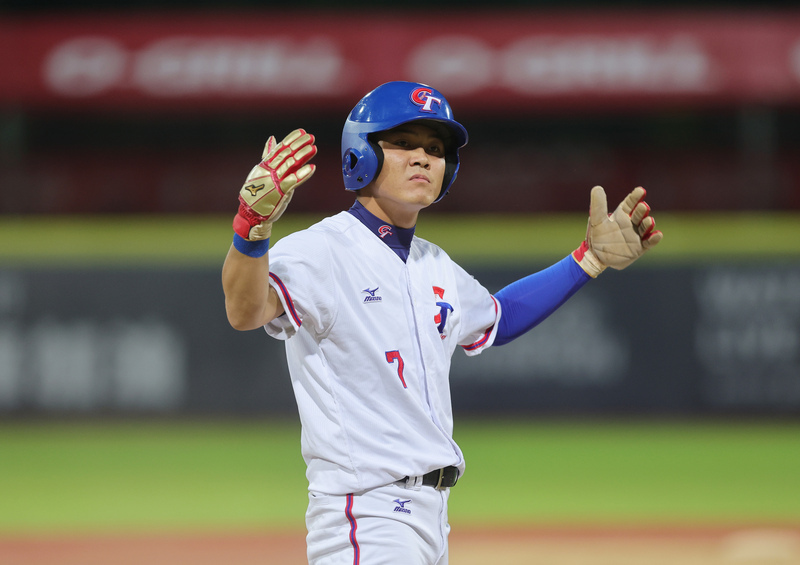 邱鑫帽簷寫「順著他」當提醒 U18複賽對日單場3盜