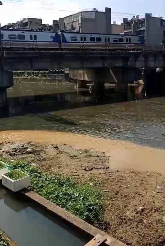 竹縣建商偷排廢水污染豆子埔溪 環保局查獲開罰