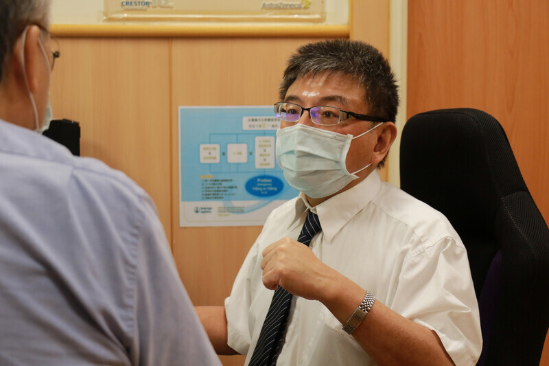 工作久坐回家就躺 醫師提醒小心肺栓塞上身