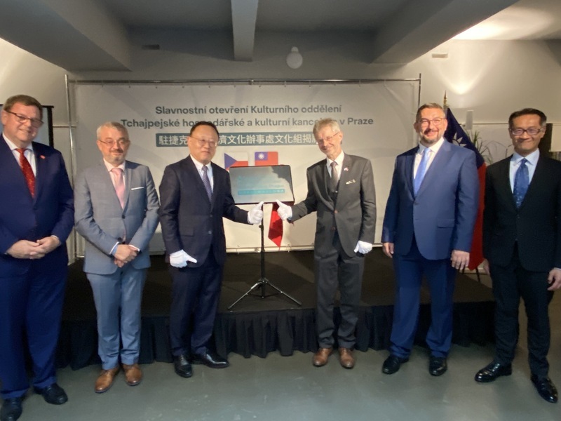 台灣駐捷克代表處文化組揭牌 中東歐交流里程碑