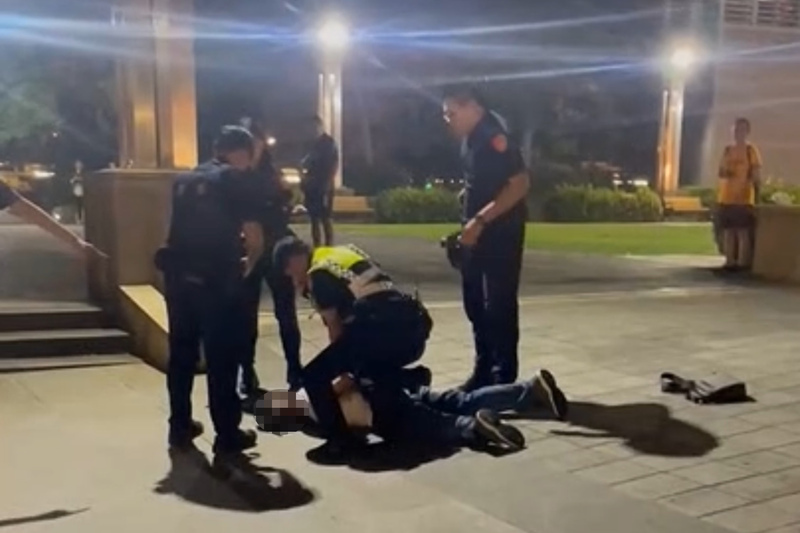 男子桃園高鐵站外刺傷前女友 中壢警壓制送辦