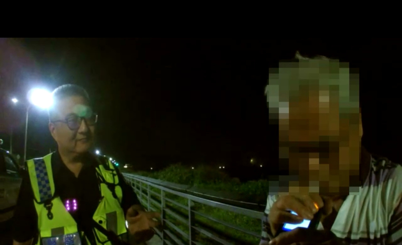 喝完喜酒涉酒駕闖紅燈遭攔查 新北男作勢騎警車