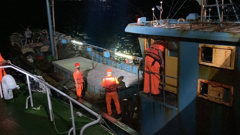 澎湖海巡拂曉出擊 查扣越界陸船