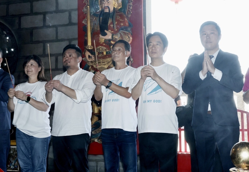 賴清德參拜馬祖境天后宮 遙望對岸籲和平相處