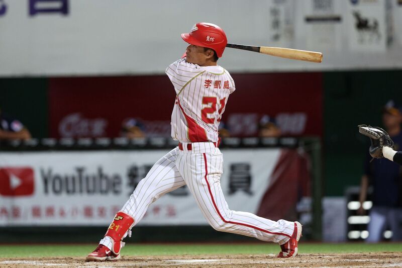 李凱威有靈感點出內野安打 率龍擊敗兄弟