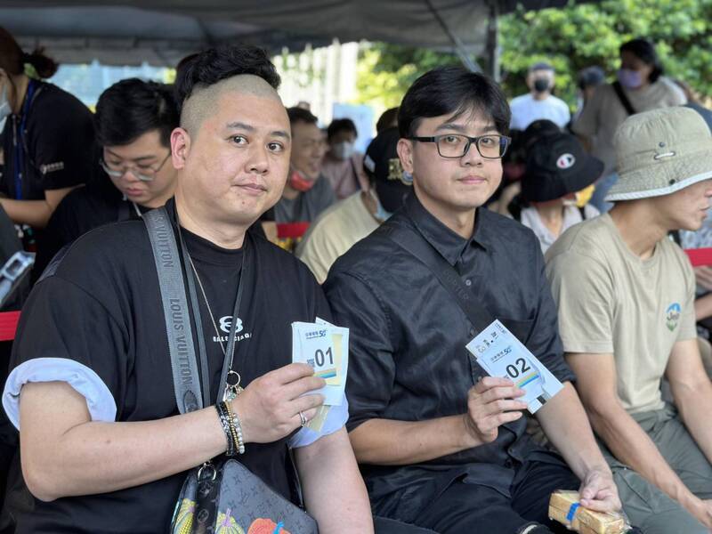 iPhone 15開賣 中華電頭香哥揪員工排10天