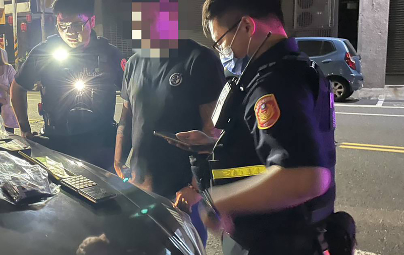 凌晨違規迴轉遭攔查 台南2男飄毒味被逮