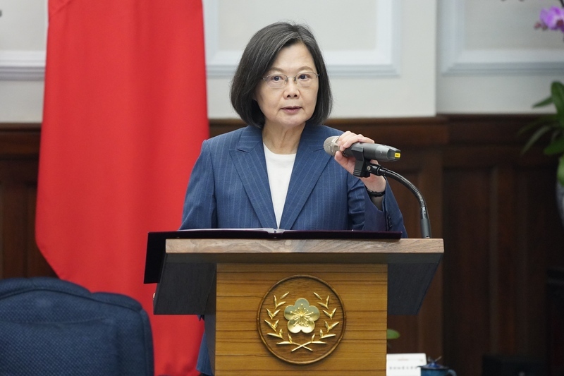 總統哀悼屏東工廠大火 南下關心救援與探視慰問