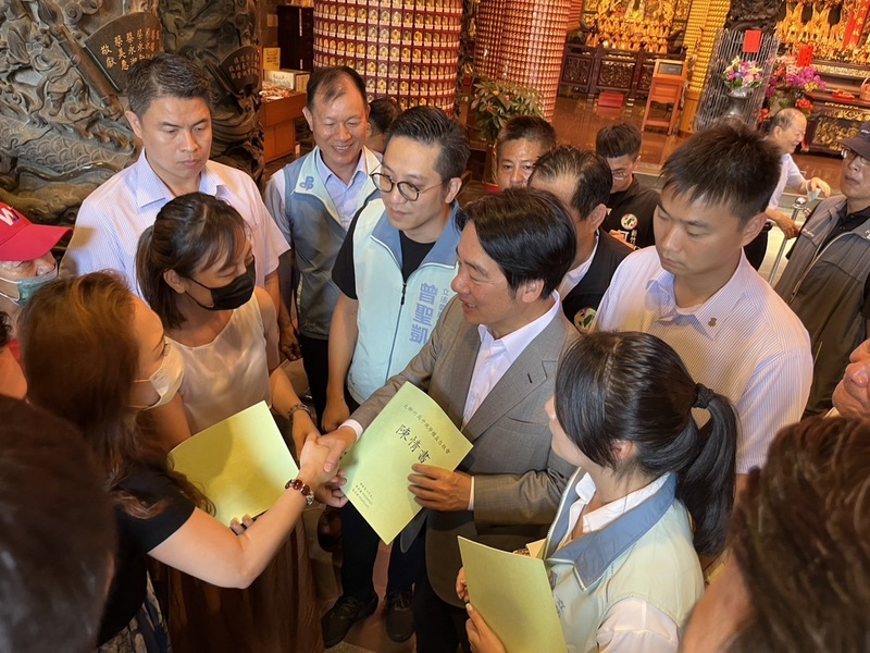 盼保障孩子就近入學 新竹家長向賴清德遞陳情書