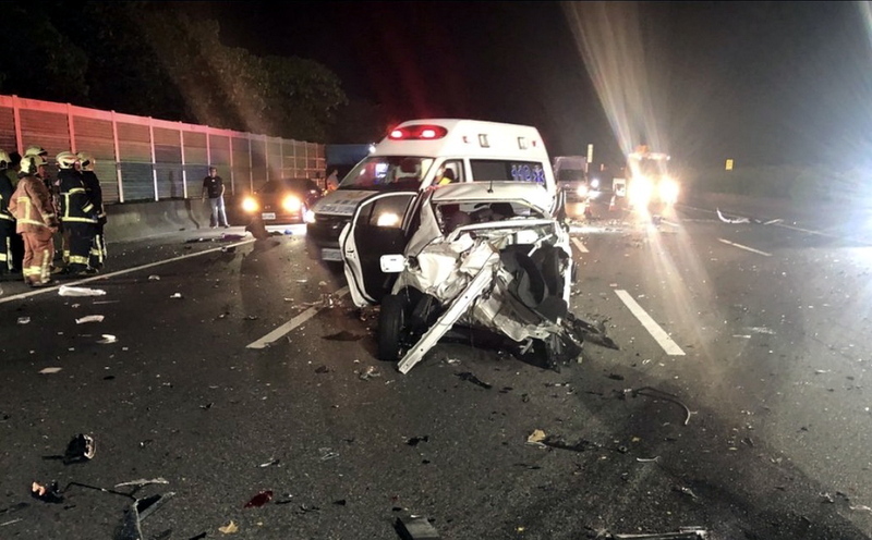 國3北向鶯歌路段凌晨7車2波撞擊 釀1死3傷