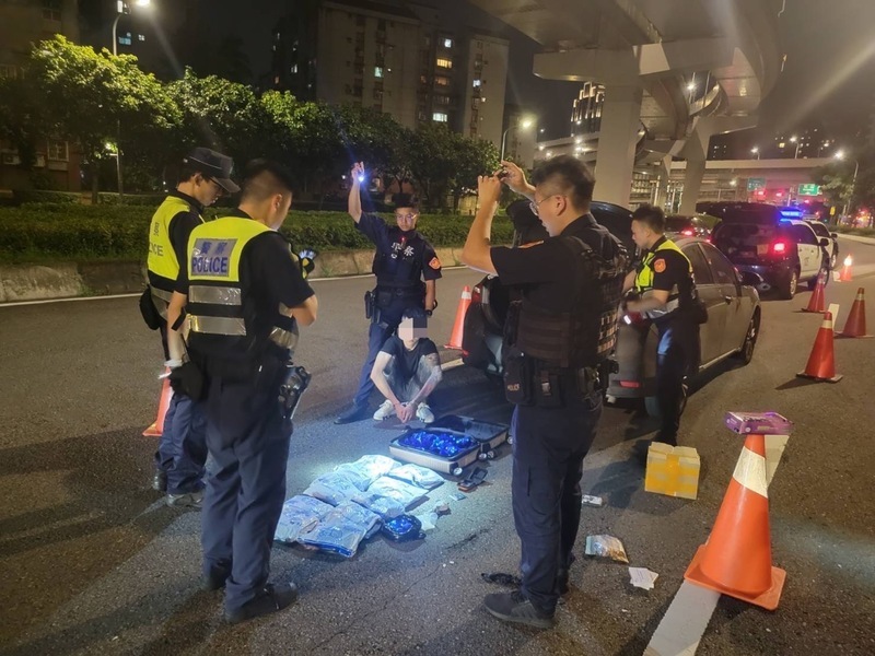 通緝犯遇警攔查表情露餡 遭起獲1千多包毒咖啡