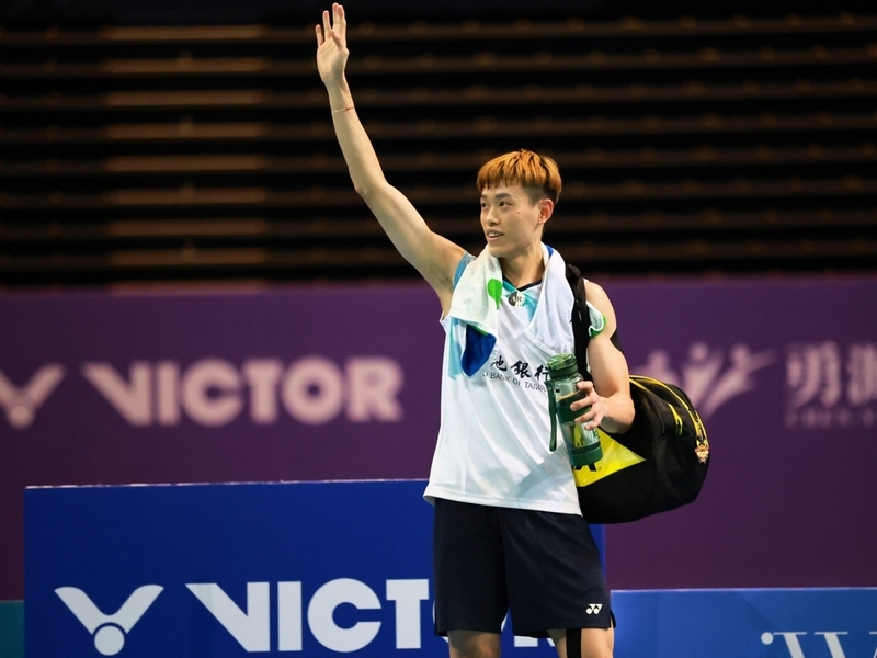 高雄羽球大師賽 「左手重砲」林俊易逆轉奪冠