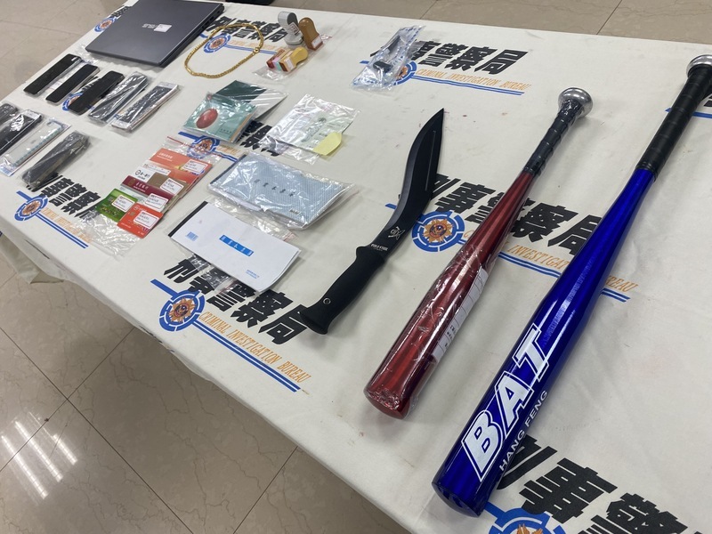 竹聯幫弘仁會成員恐嚇取財 刑事局拘9嫌送辦