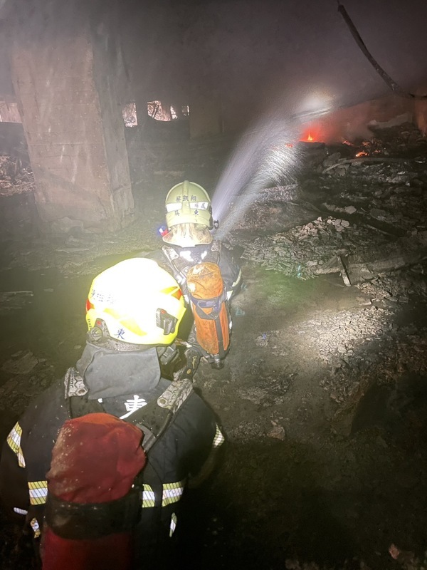 明揚廠房大火撲滅第9天 殘留塑膠復燃幸無人傷