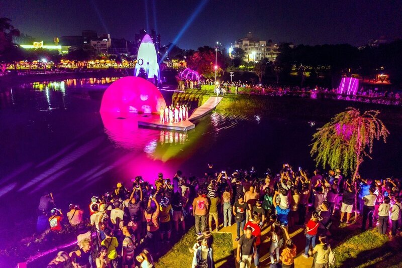 嘉市光織影舞展吸睛 視颱風影響調整展出時間