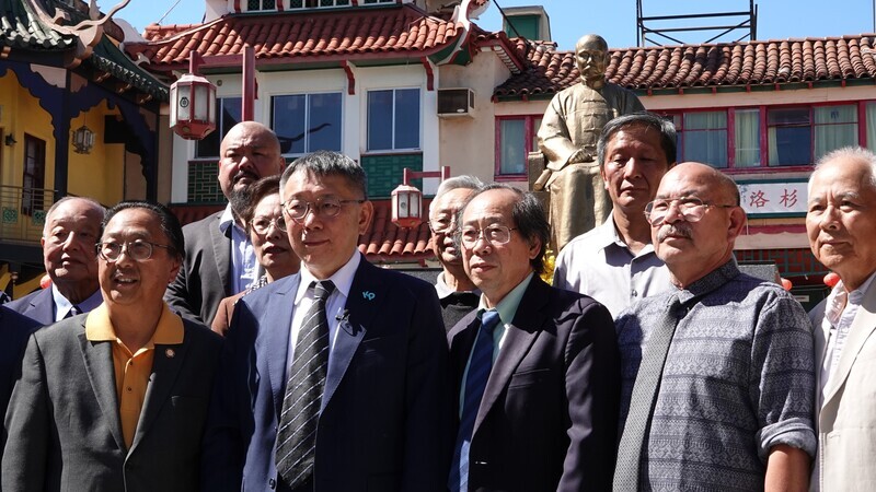 柯文哲訪洛杉磯華埠 僑胞呼籲藍白合