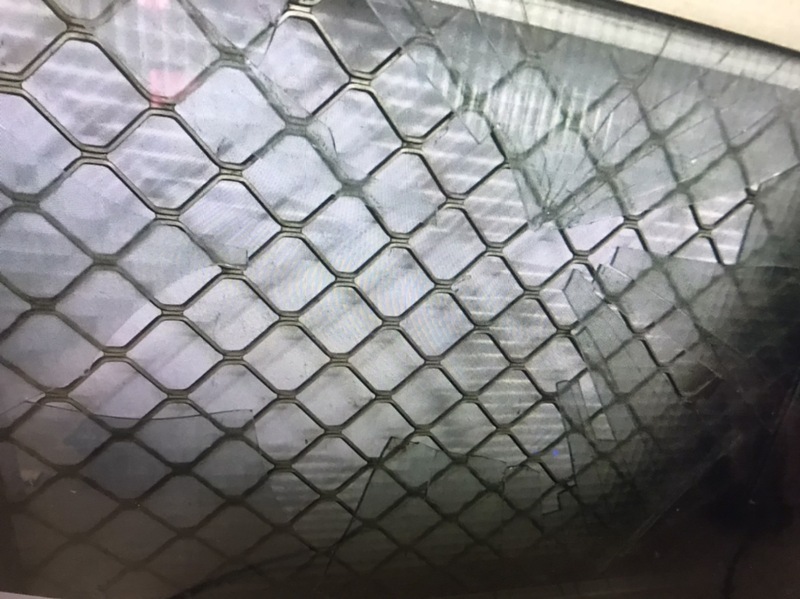 疑鋁門脫落玻璃破裂 婦人手腕遭刺大出血亡