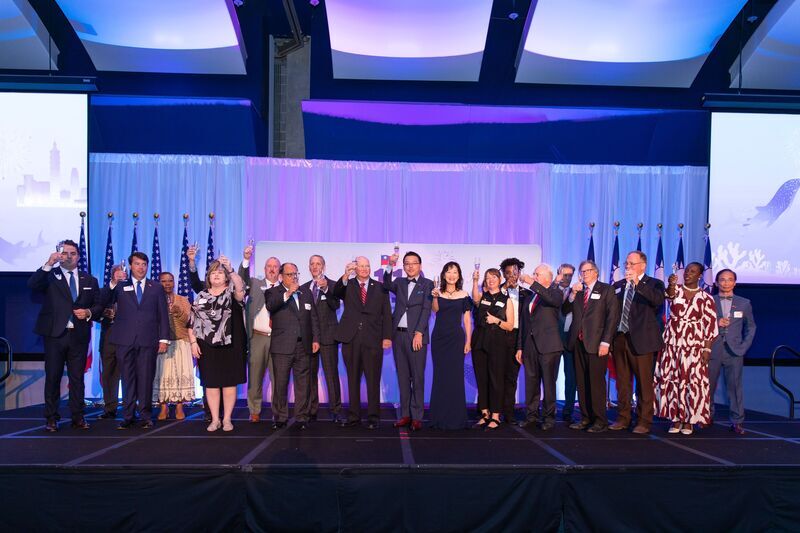 亞特蘭大辦事處慶雙十 台灣鯨鯊與美政要同歡慶