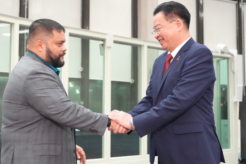 諾魯總統昆洛斯率團訪台 向民眾獻上國慶日祝福