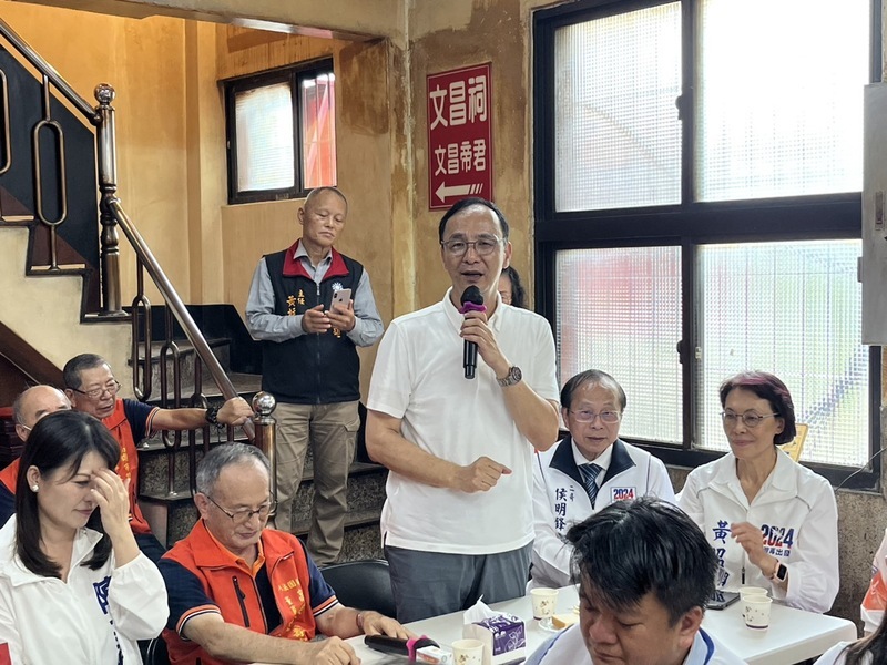 柯文哲訪美掉手機 朱立倫：難怪最近回應比較慢