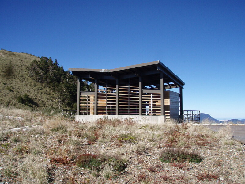 合歡山上廁所手機掉糞坑 環保乾式雖不臭但也撈無