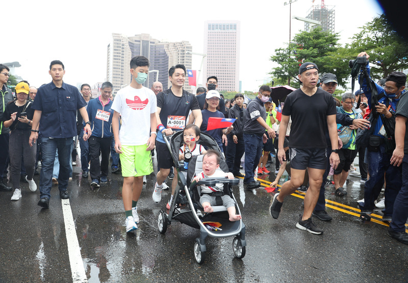 國慶北市遍布國旗 蔣萬安歡迎以實際行動表心意