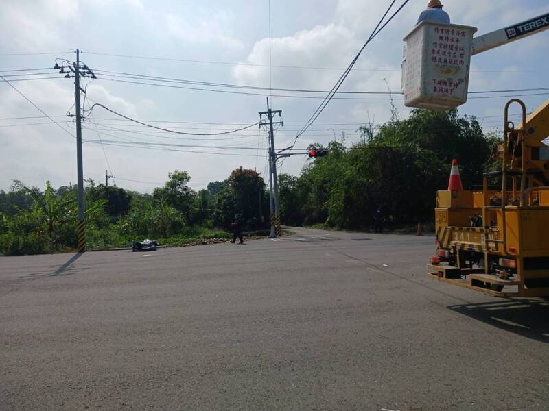 貨車扯落纜線2機車騎士摔傷 嘉縣警函送肇逃司機