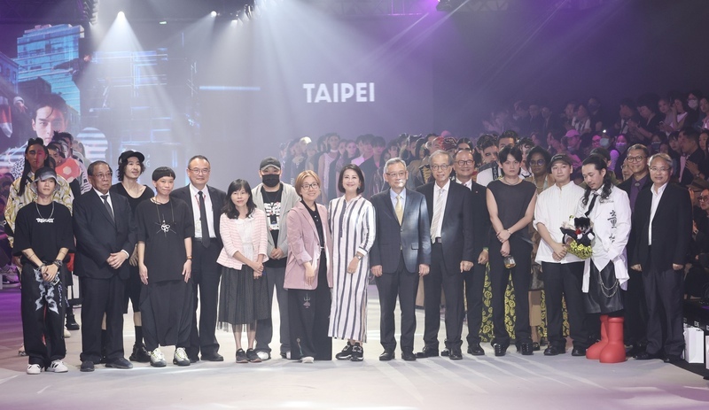 台北時裝週SS24開幕秀 伸展台揮灑青春