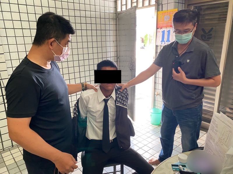 網路求職只要1套西裝 2男淪車手台南被逮