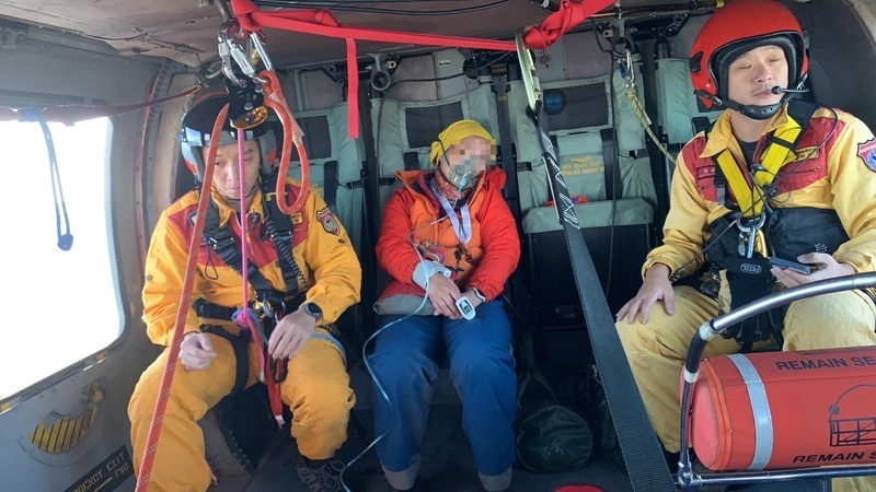 南投2登山者疑高山症求救 空勤2架直升機救下山