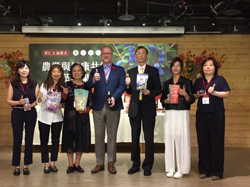 有機栽種、保育鳥兒 加拿大長壽果藍靛果來台