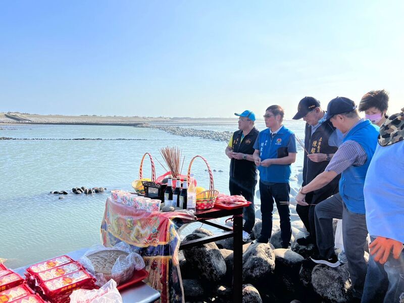 苗縣石滬崩塌搶修與大自然賽跑 地方辦祈福儀式