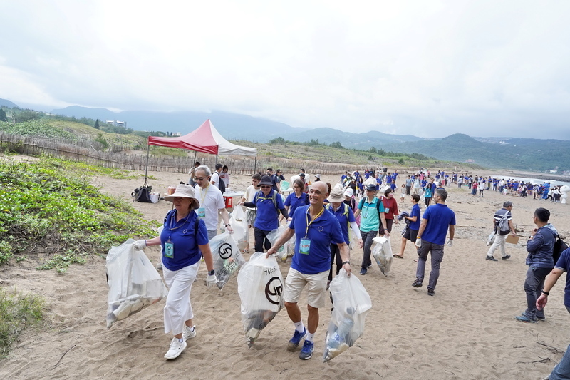 環境部攜手歐洲經貿辦事處新北淨灘 向海致敬