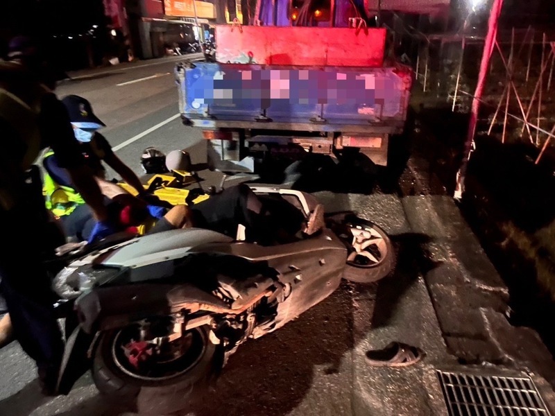 台中男子酒駕騎車雙載自撞 2人受傷送醫