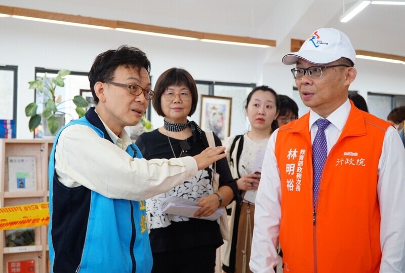 立委竹市考察 教部盼邀志工與學校維護社區共讀站