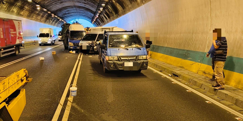 國道3號南向木柵隧道5車連撞無人傷 警排除酒駕