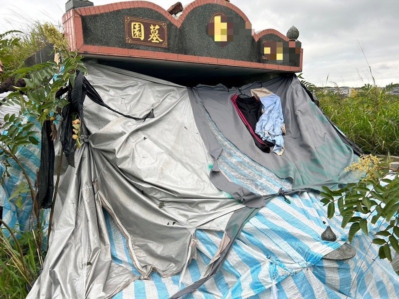 苗栗超商賣場酒品接連遭竊 男犯嫌藏身公墓被逮