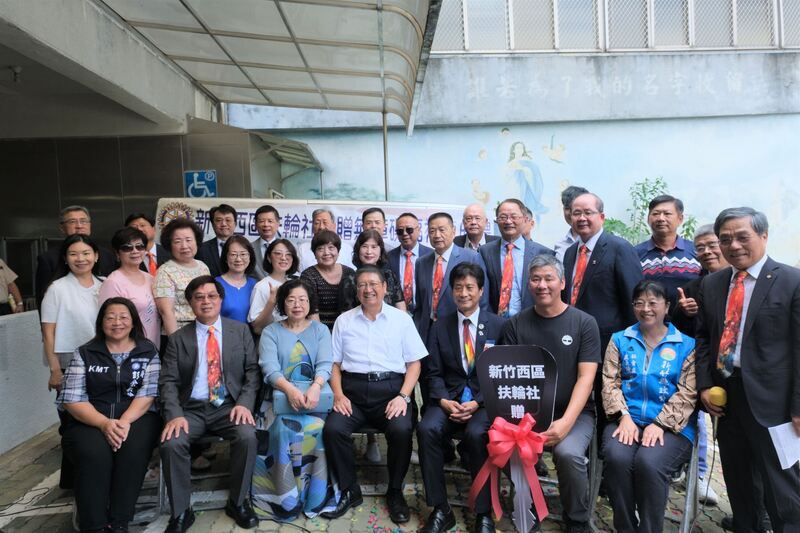 世光教養院獲贈無障礙福祉車 守護身障者交通安全