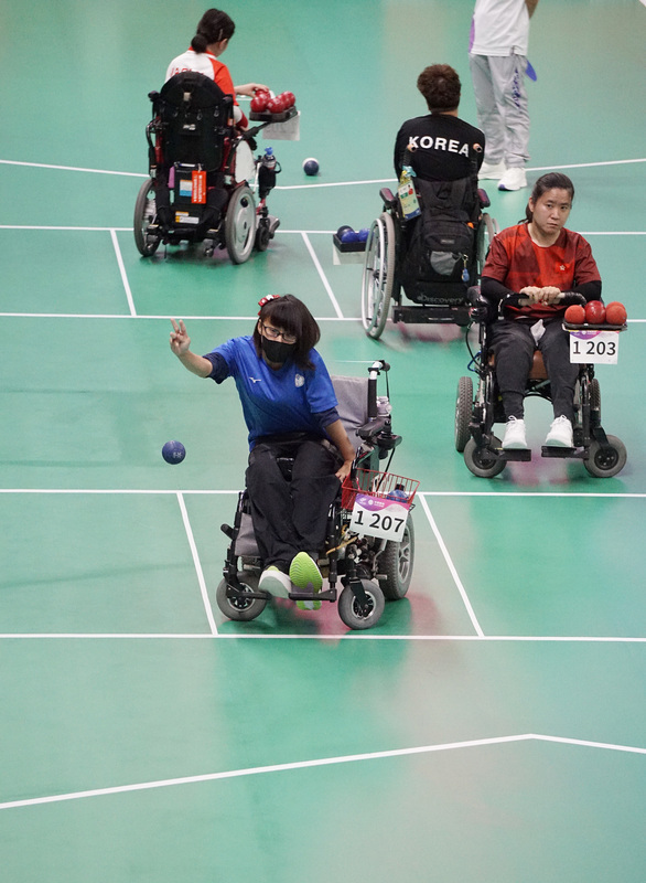 「地板滾球是我唯一的舞台」陳龍愛樂與對手切磋