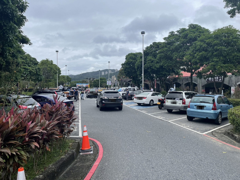 重機團體石碇服務區辦停車陳情 警：過程平和