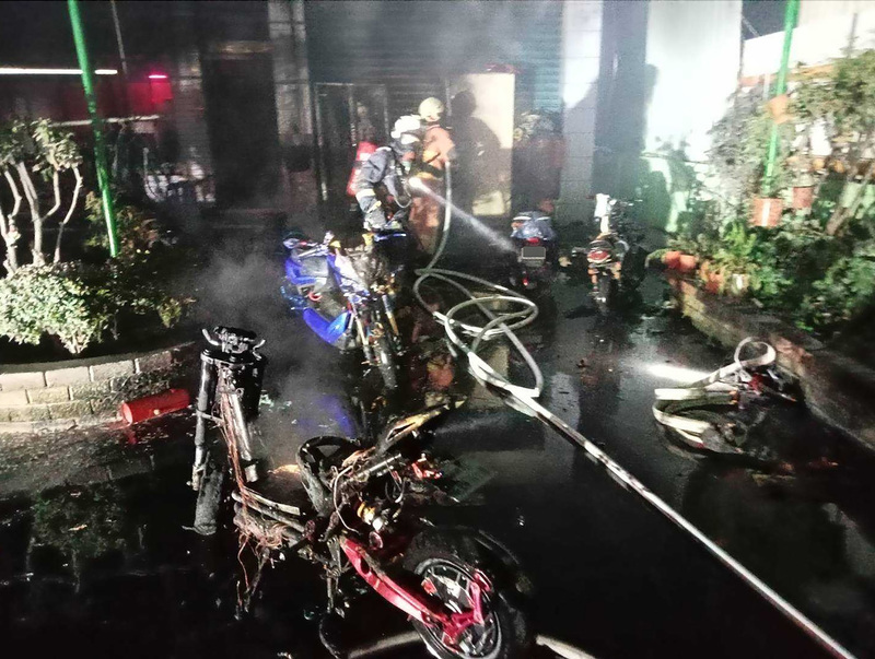 彰化工廠6電動機車起火 幸未波及廠房無傷亡
