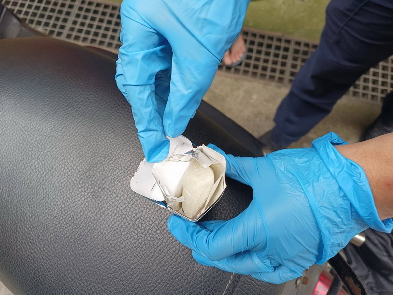 涉毒駕闖紅燈欲衝撞警機車 男子遭逮還查獲毒品