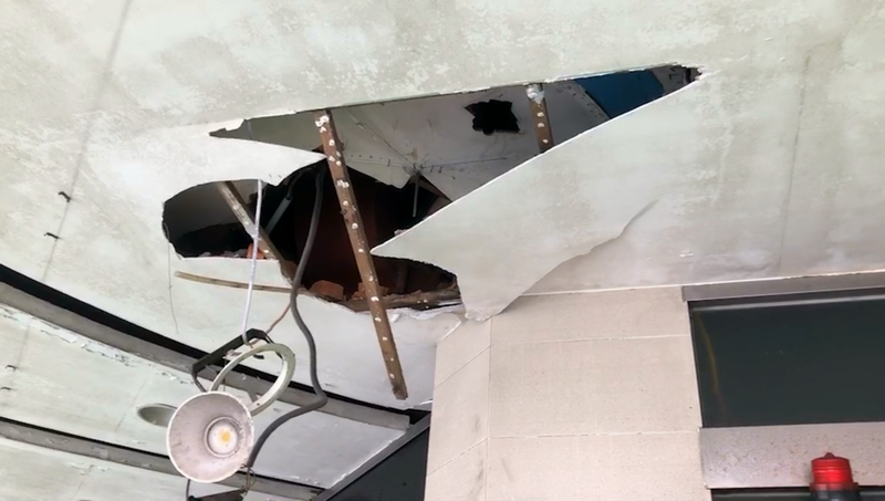 基隆舊麥當勞建物拆牆磚砸騎樓 市府令停工開罰