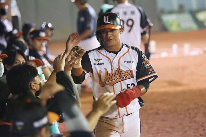 中職例行賽最終戰 張偉聖敲超前安助獅隊4連勝