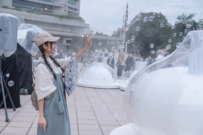 台灣團隊穀米機工裝置 邀民眾為夢想上色