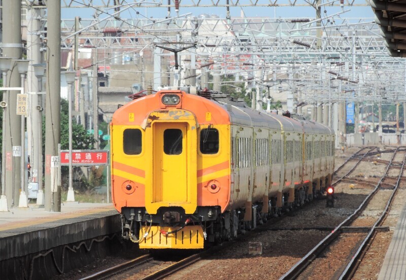 台鐵自強號「英國貴婦」退役13年 11/12田中馬現身