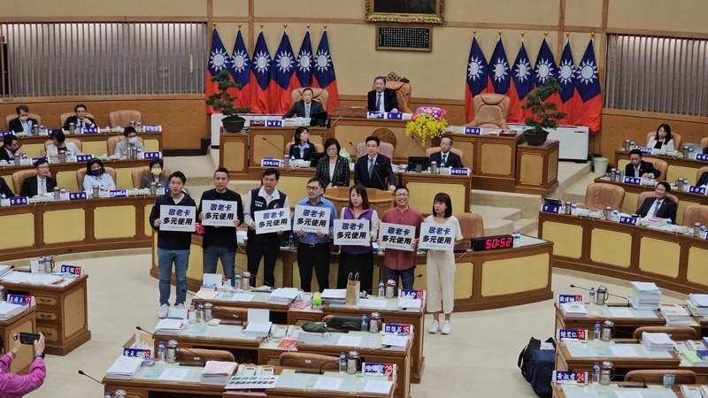 新北敬老愛心卡 113年擴大使用範圍