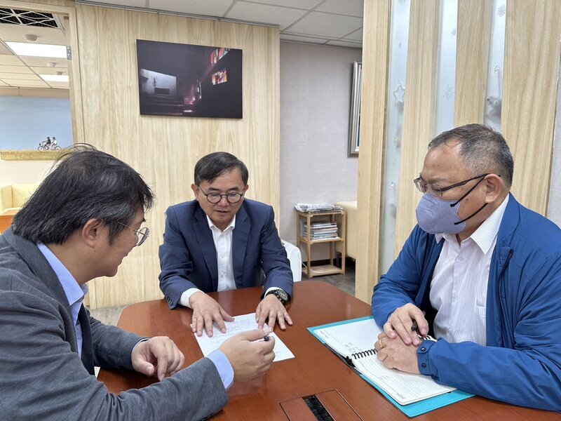 EMU3000座椅不舒適 台鐵將設計靠枕、調整椅背