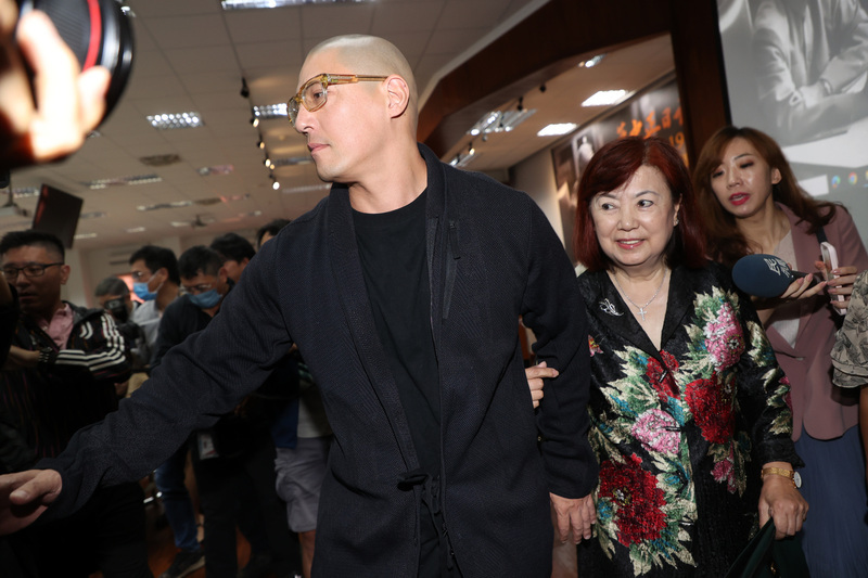 國史館首批蔣中正日記出版 蔣家後代現身受矚