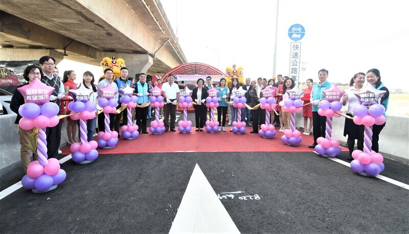 彰濱工業區鹿安橋接西濱通車 南下省12分鐘路程